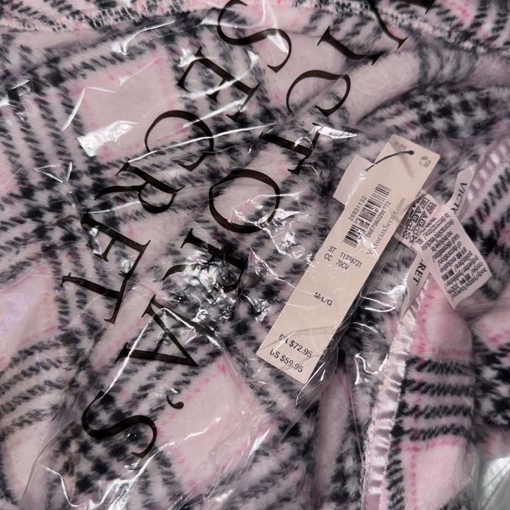 VICTORIA'S‎ SECRET
Short Cozy Robe - Picture 4 of 5